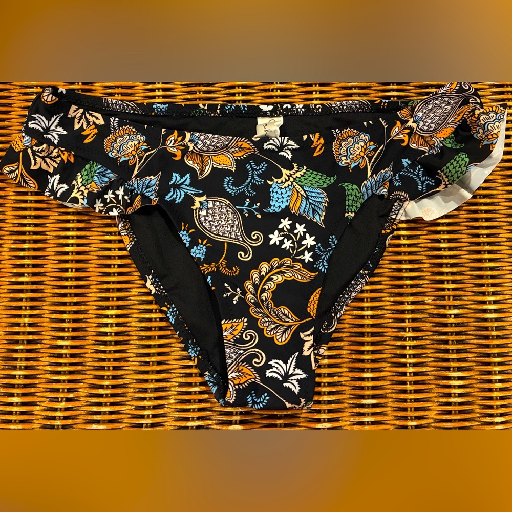 ⭐️3/$15⭐️Cupshe bikini bottoms with side ruffles , size small